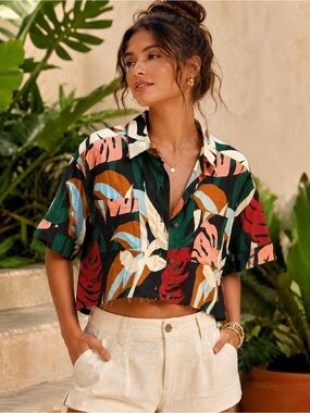 Shore brand tropical cropped button up top M